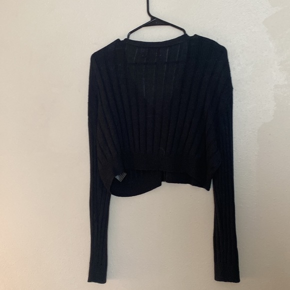 Urban Outfitters Cropped Sweater - Picture 4 of 4